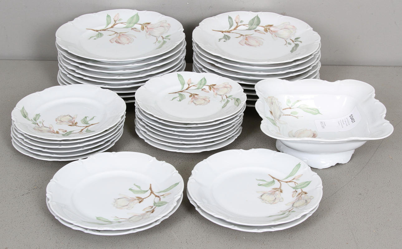 SERVISDELAR, 37 delar, porslin, "Magnolia", Hutschenreuther, Tyskland.