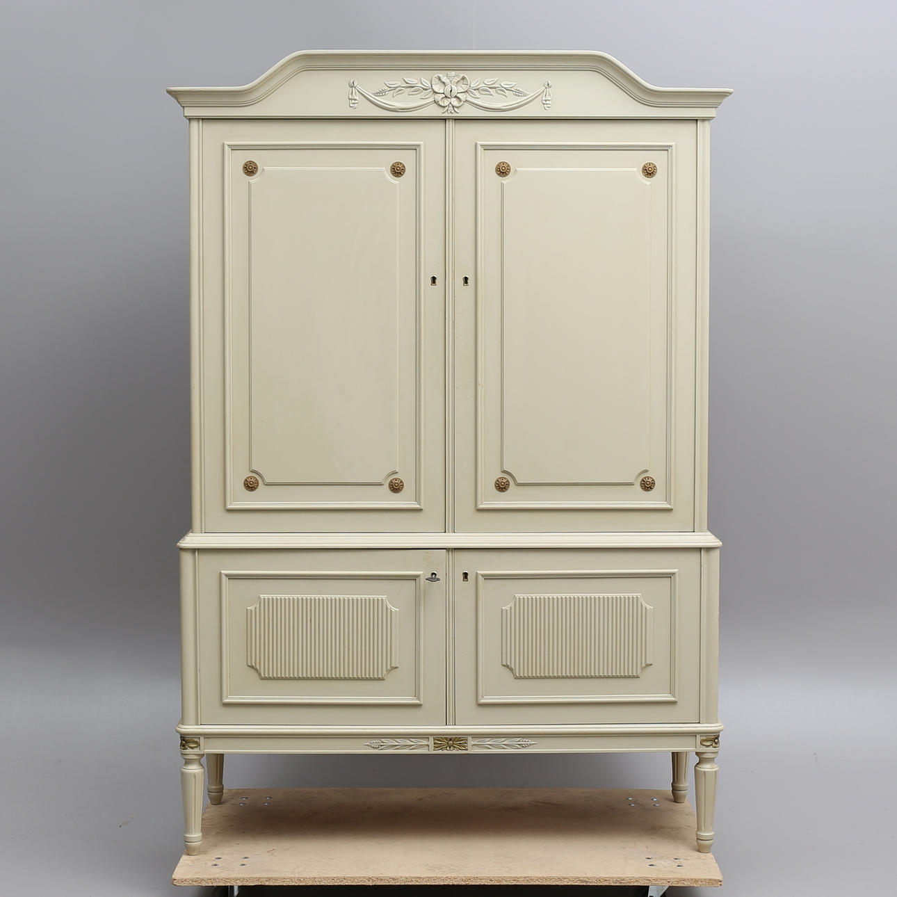 MATSALSSKÅP, gustaviansk still, 1900-talets mitt/andra hälft.