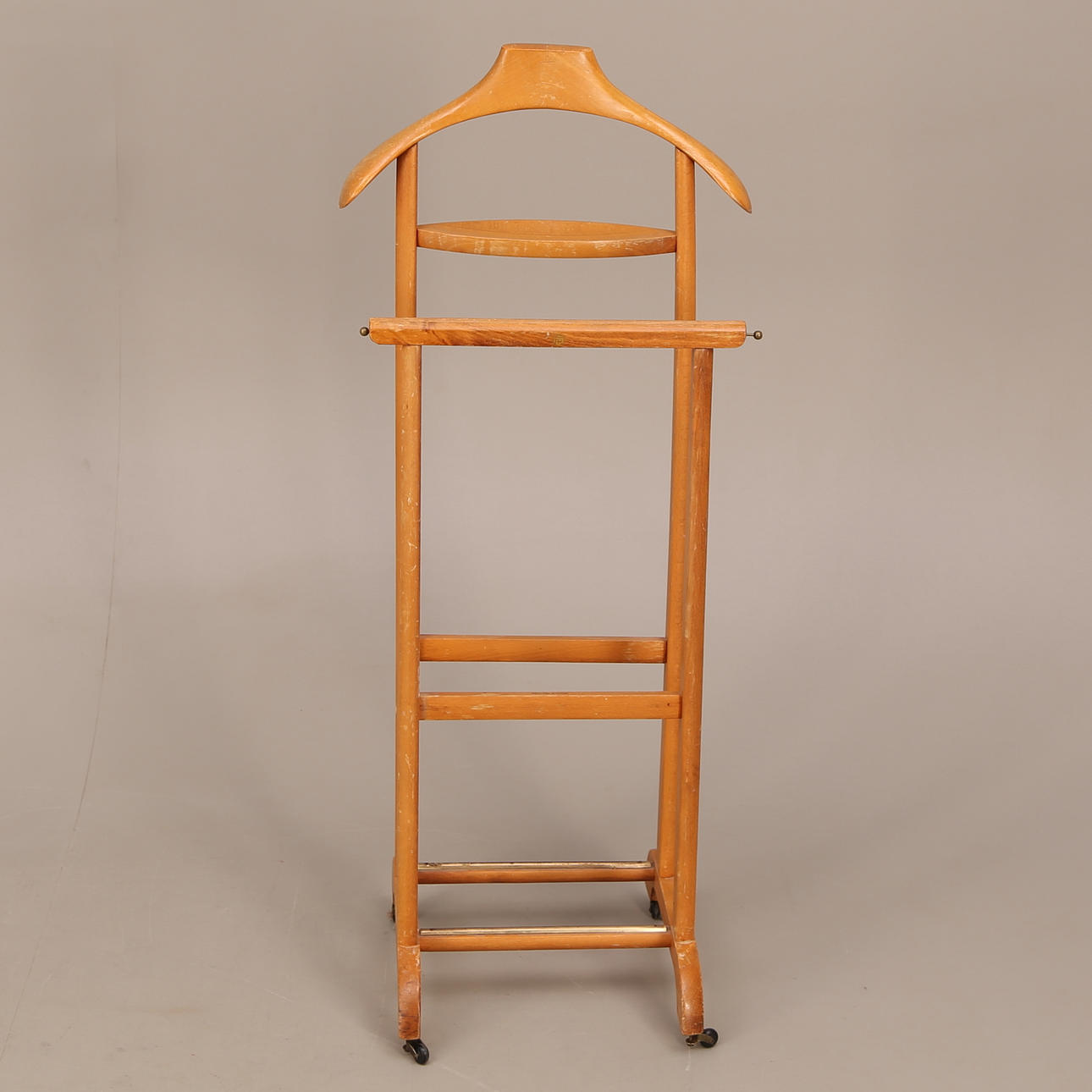 HERRBETJÄNT, trä, sent 1900-tal.