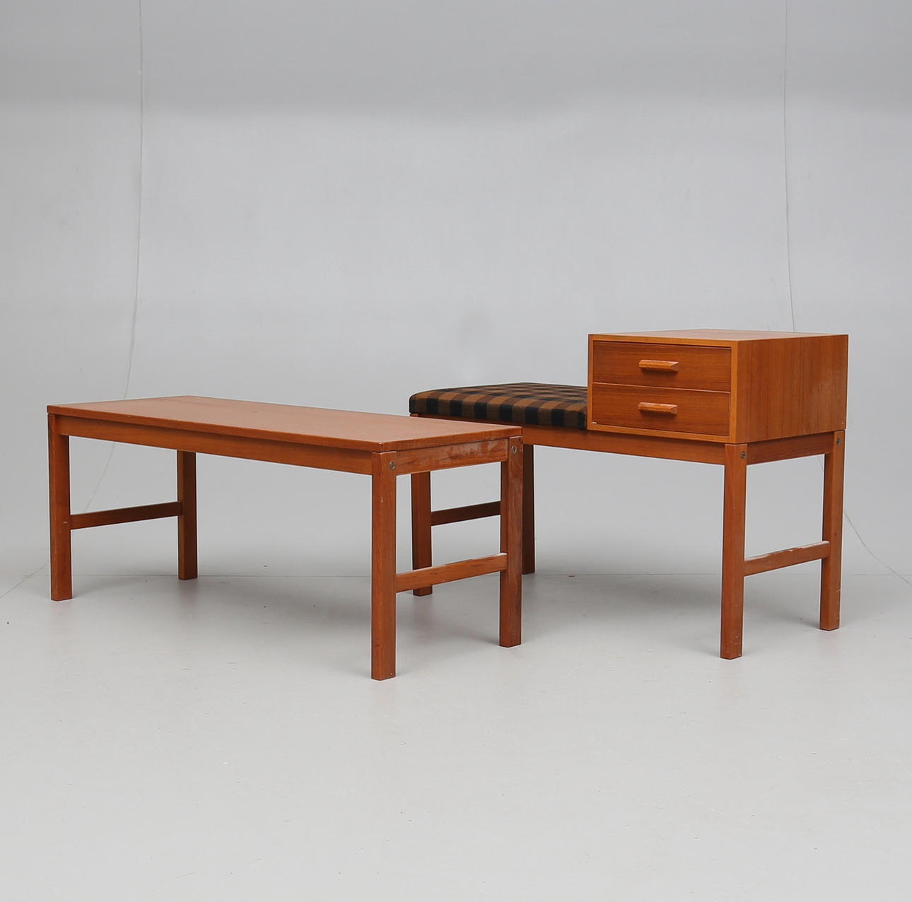 BÄNKAR, 2 st, 1900-talets mitt.