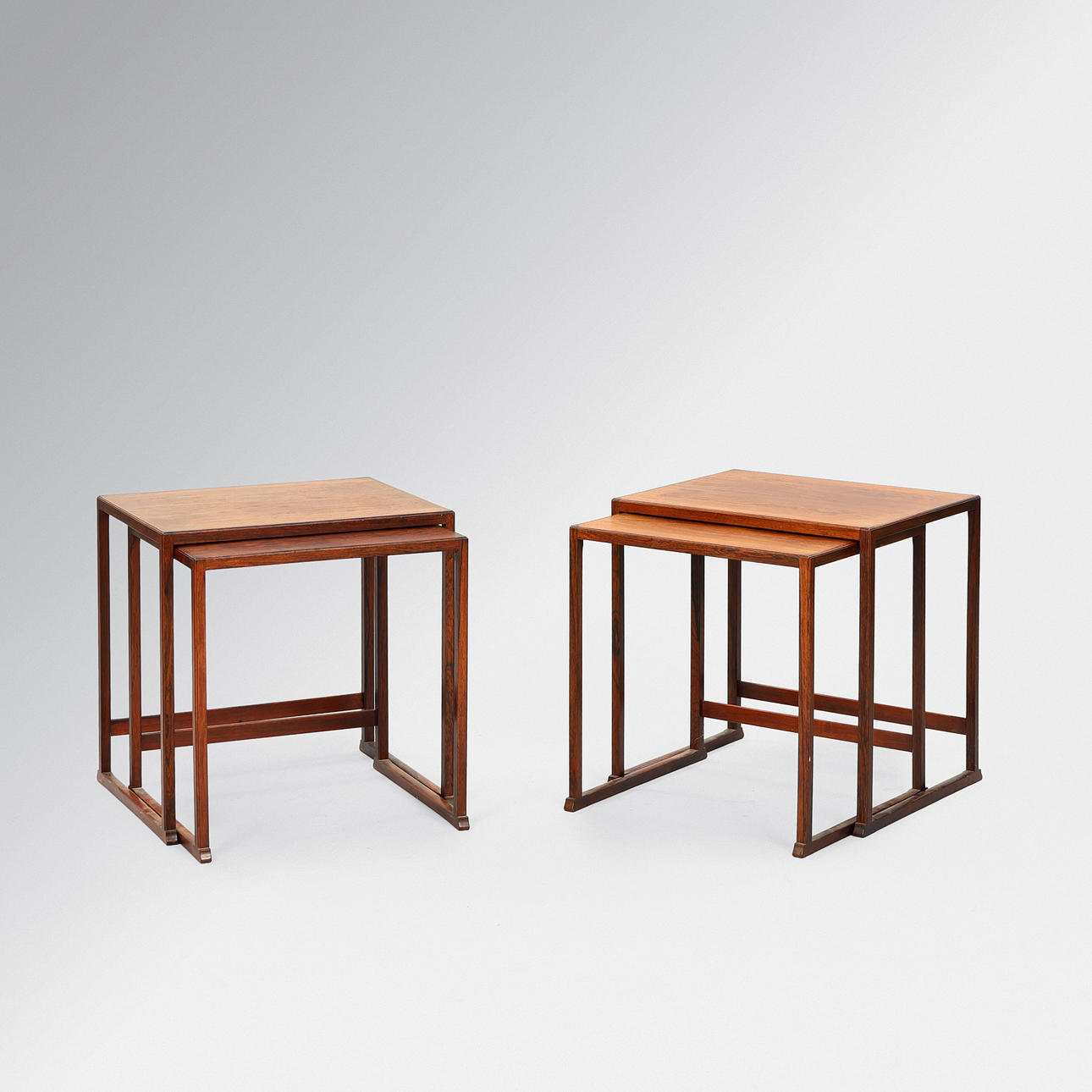 Set om två par satsbord i jakaranda, 1950-60-tal, dansk möbeldesign. (2+2)