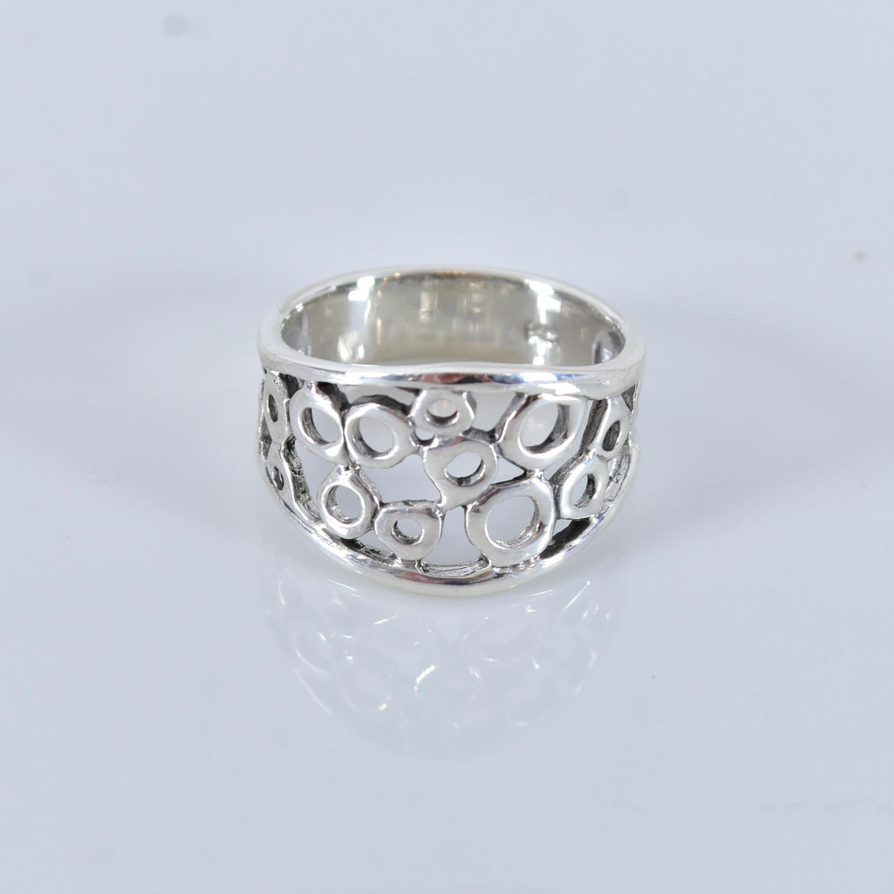 RING, silver.