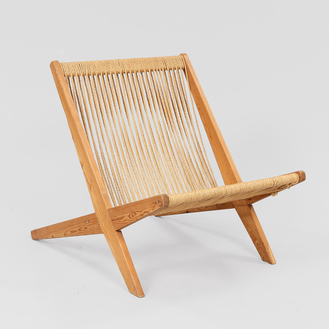 Fåtölj av massiv furu och papperssnöre, dansk möbelproducent, 1900-talets andra hälft
