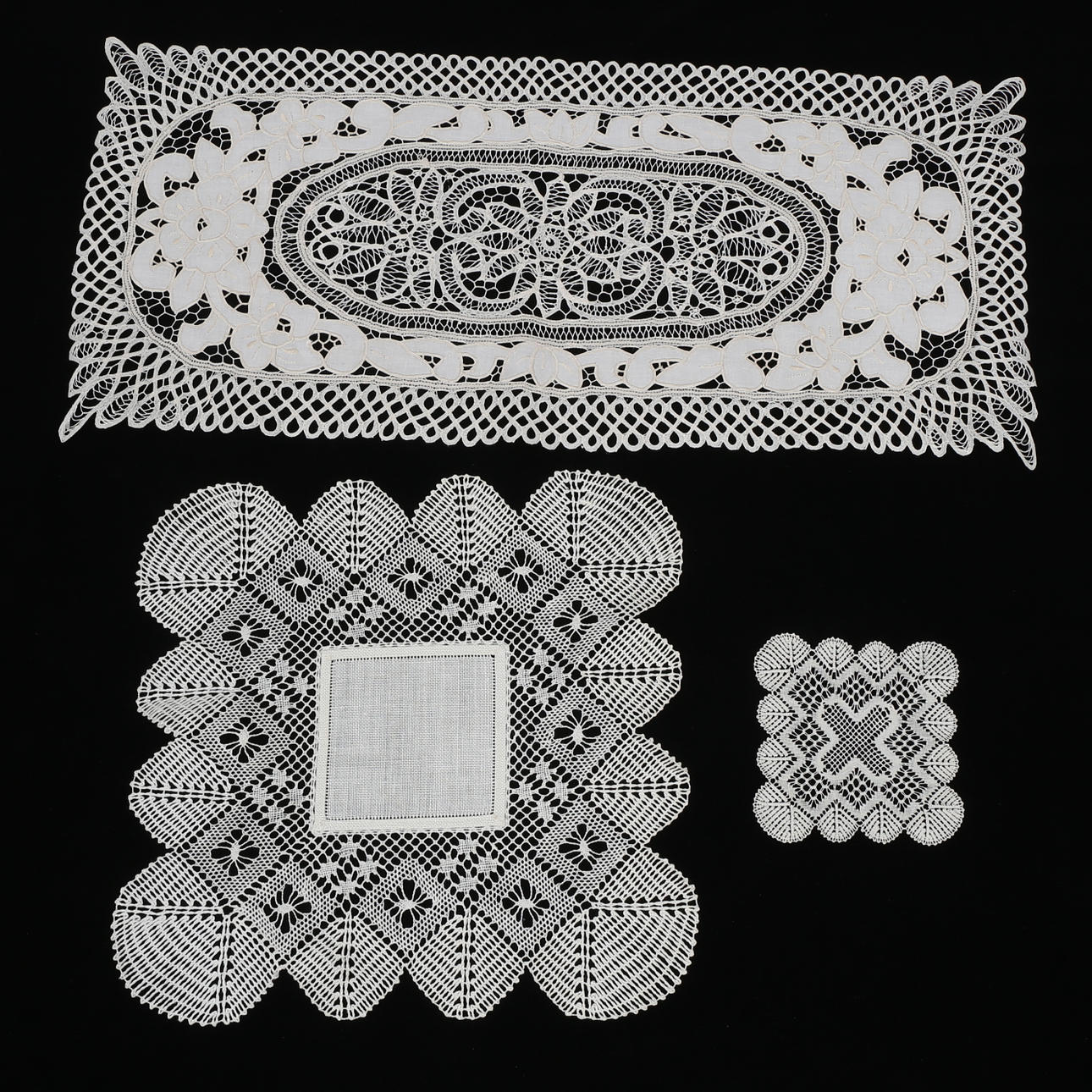 DUKAR, ca 130 st, med spets och brodyr.