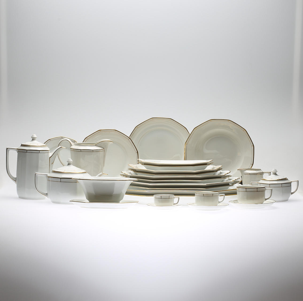 MAT-/KAFFE-/TESERVIS, 139 delar, porslin, Karlskrona, 1900-talets första hälft.