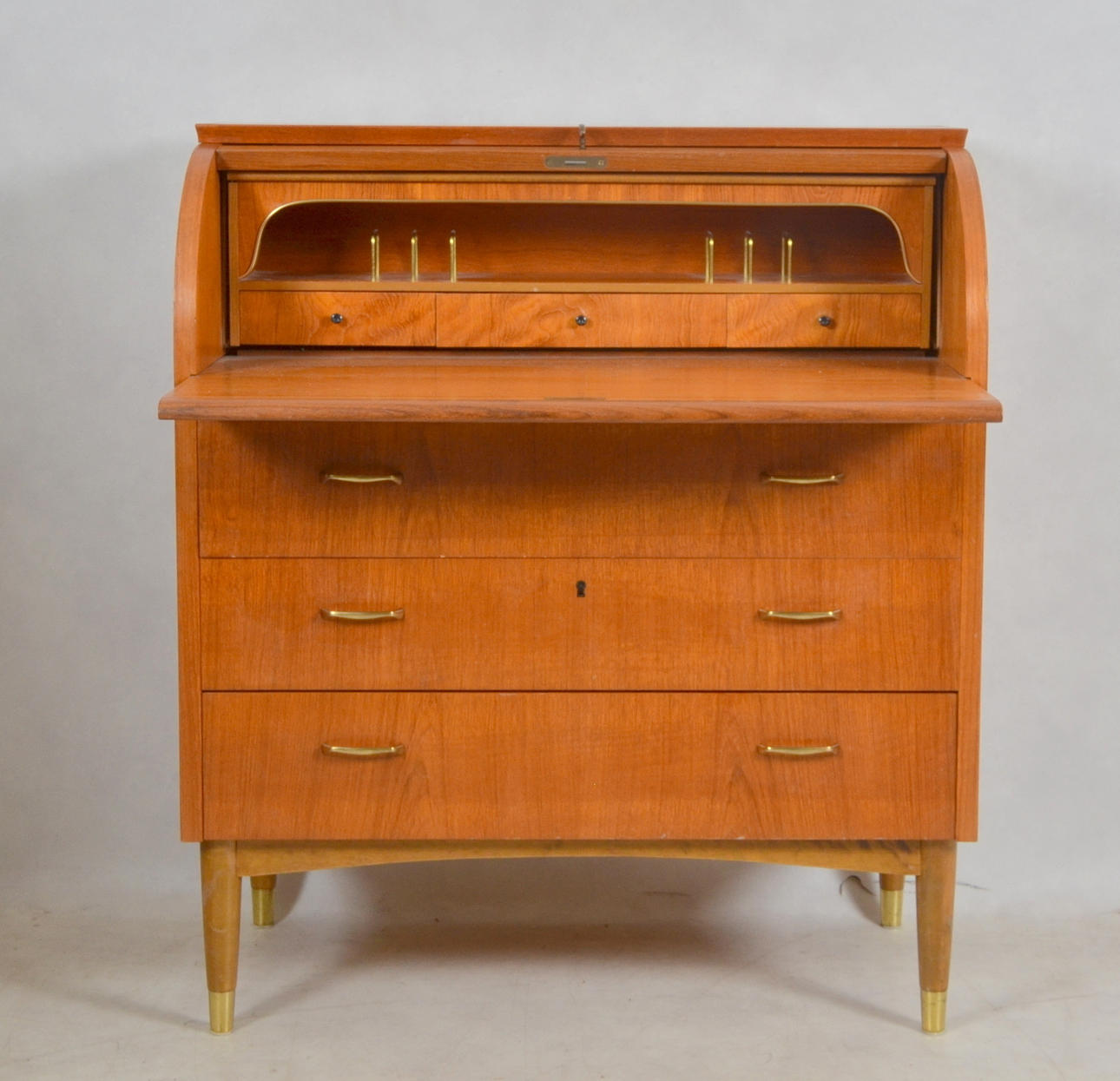 RULLKLAFFSSEKRETÄR MED SKRIVKLAFF, teak, 1970-tal.