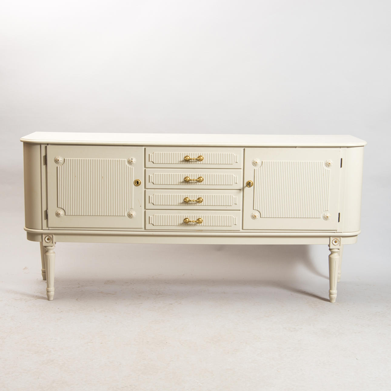 SIDEBOARD, vitmålat, gustaviansk stil, 1900-tal.