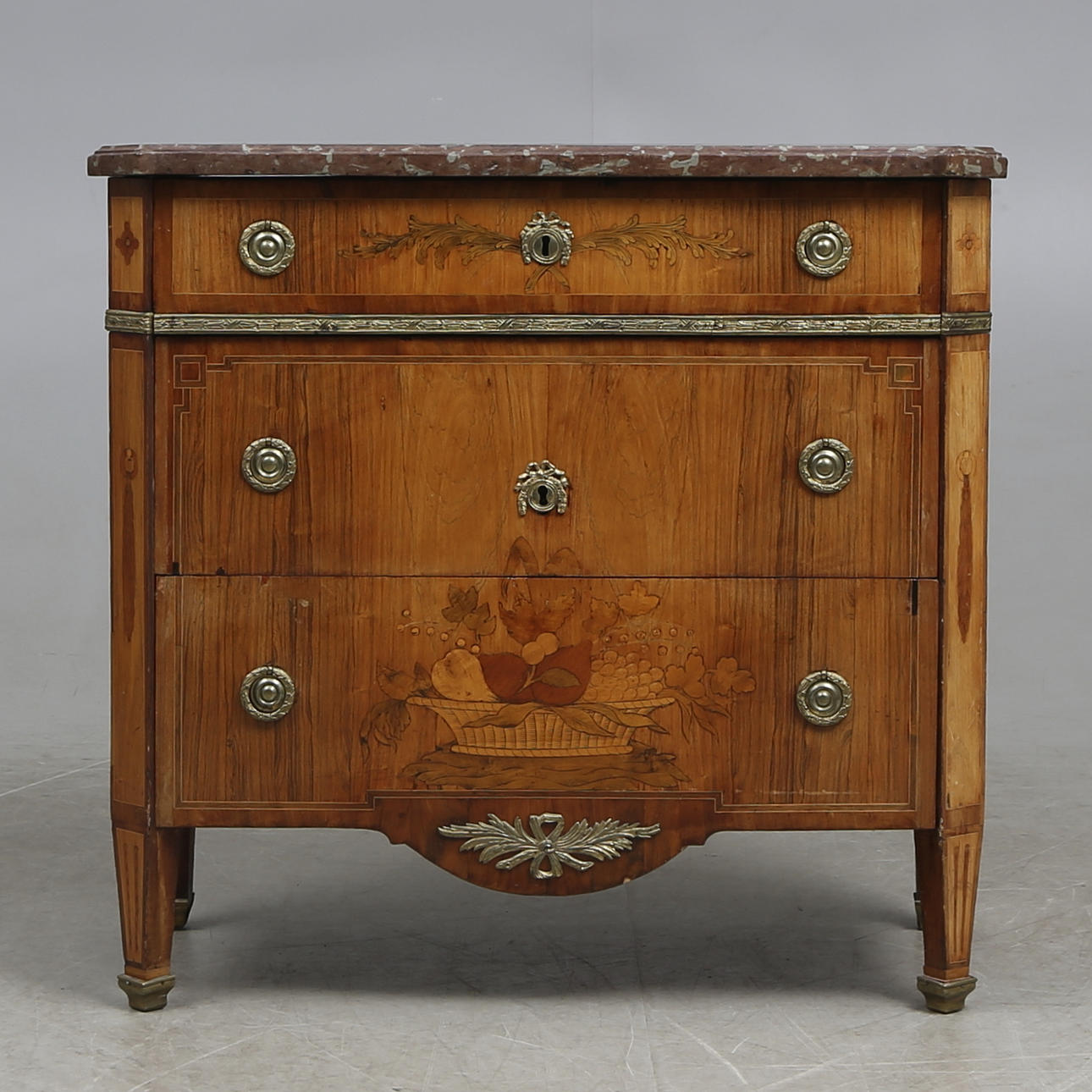 BYRÅ, gustaviansk, 1700-tal, tillskriven Gustaf Foltiern. (Mästare i Stockholm 1771-1804), ej signerad.