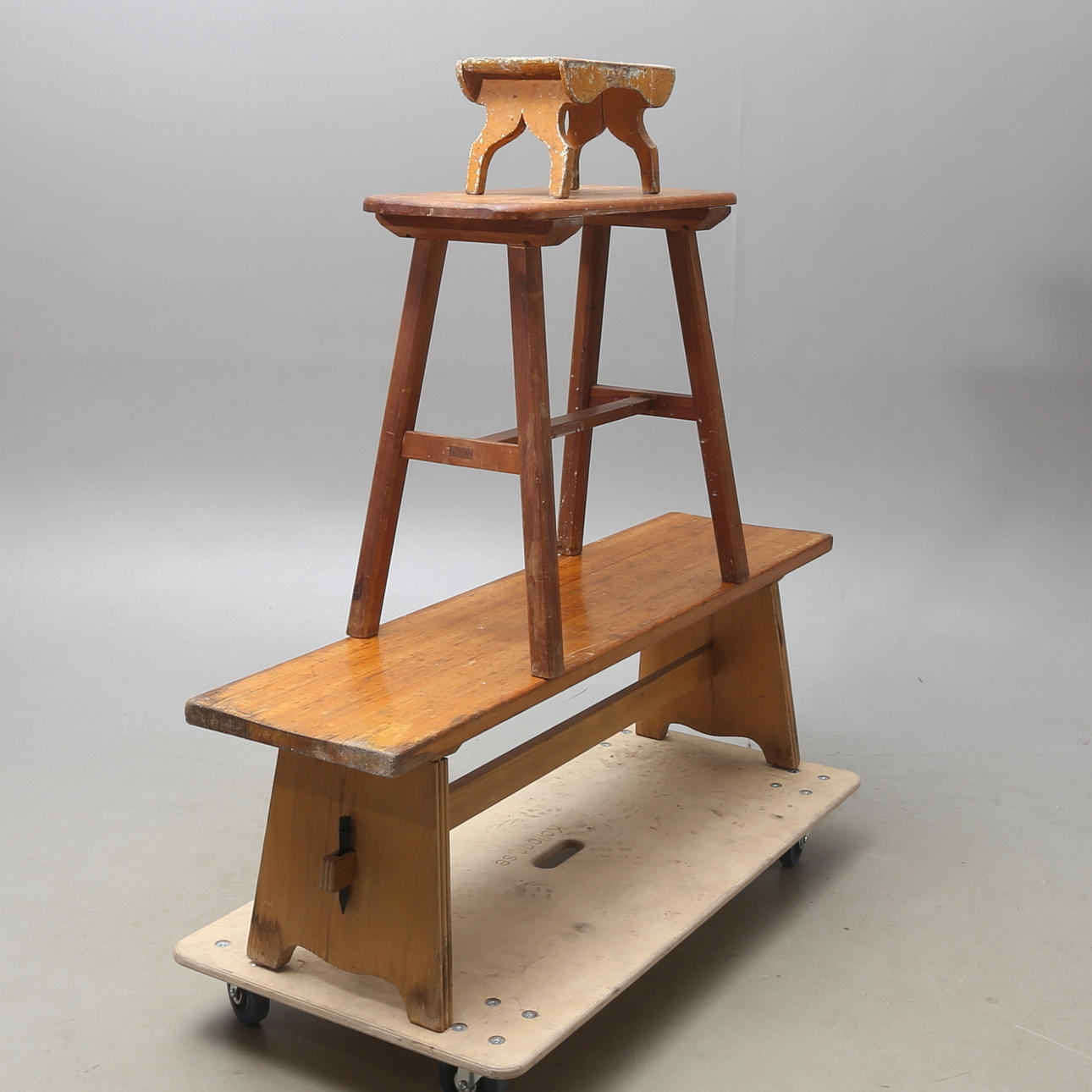 BÄNK, PALL, FOTPALL, trä, 1900-tal.