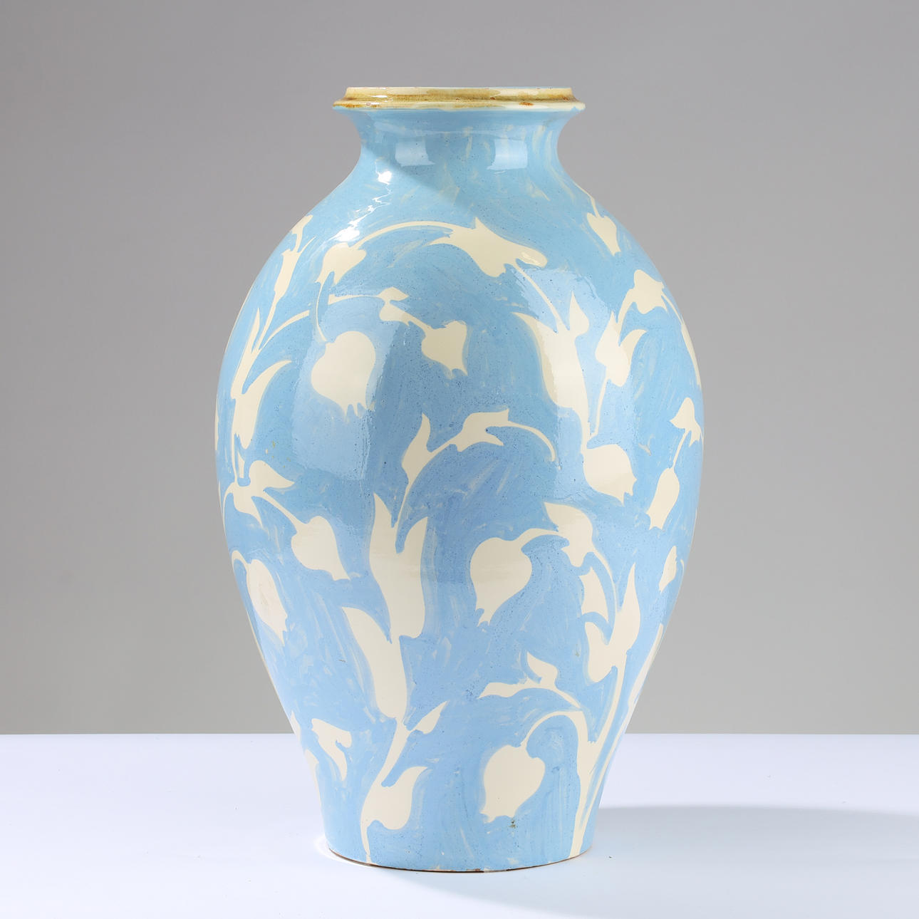ZOLTAN KISS (1922-93). Stor och unik keramikvas dekorerad med handmålade blomstermotiv, Knabstrup, Danmark, 1960/70-tal