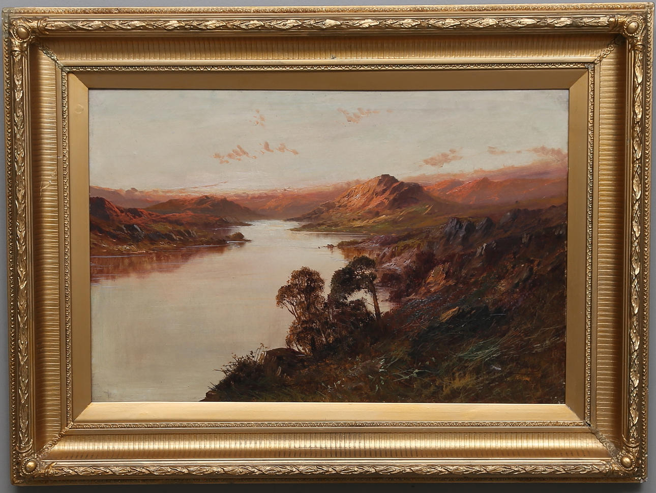 OIDENTIFIERAD KONSTNÄR. "Lake, Kilarney". Olja på duk. Signerad P Arnold, 1800-tal.