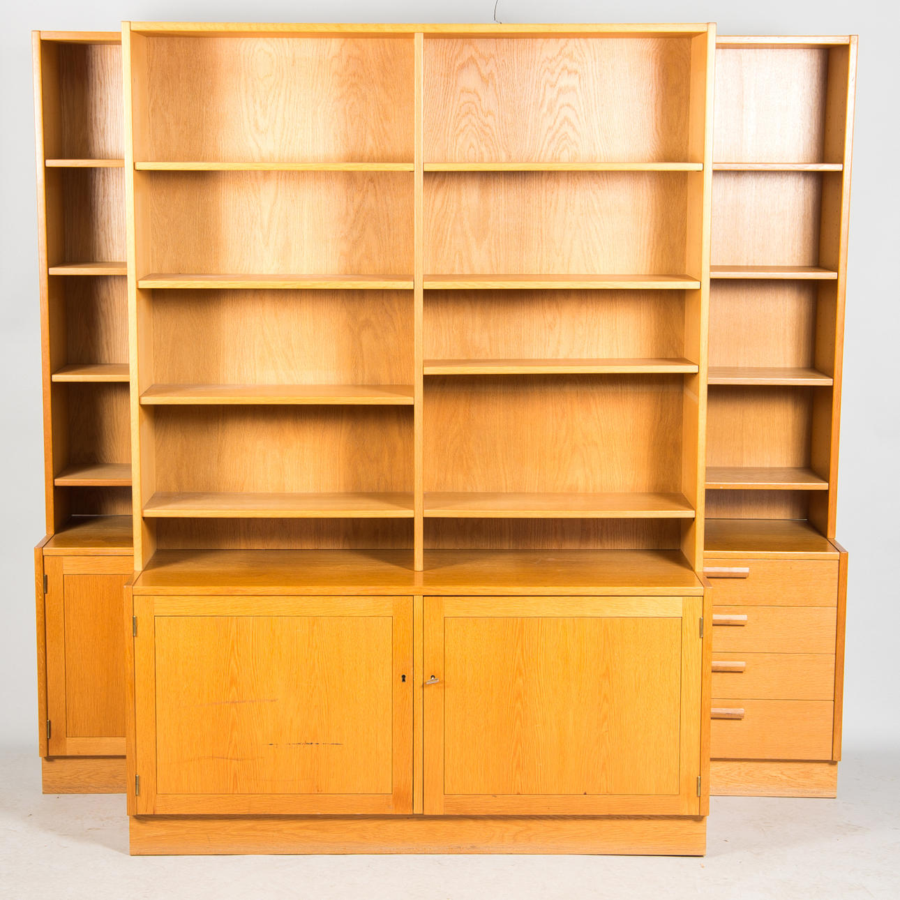 BOKHYLLA, 3 sektioner, ek, 1970-tal.