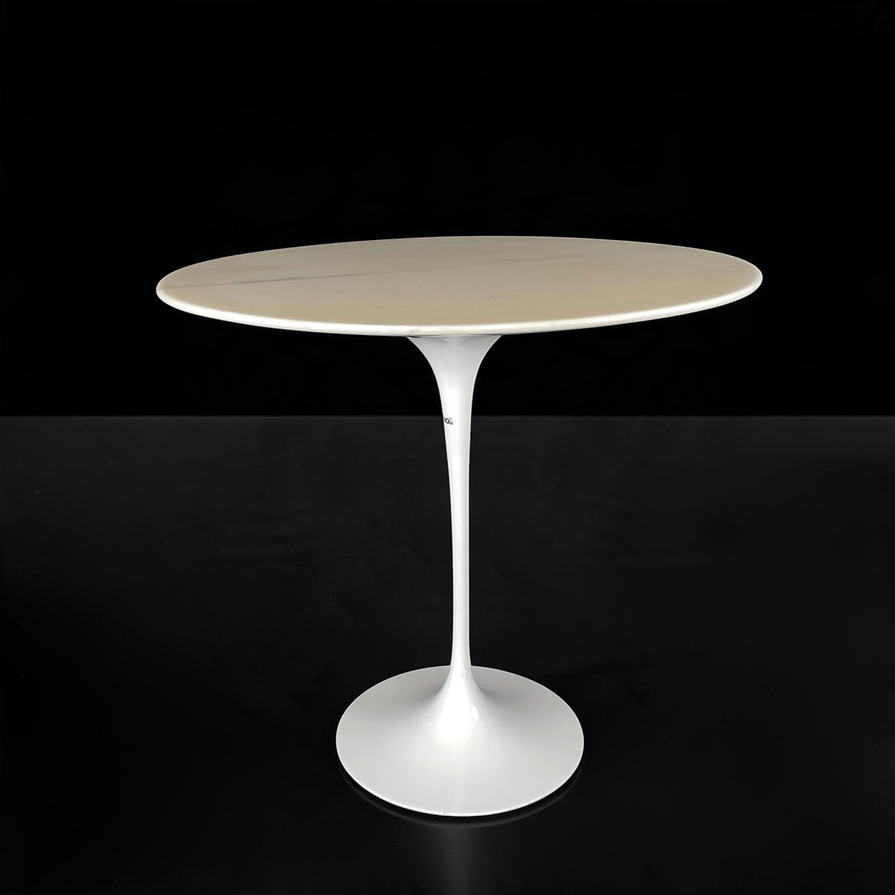 EERO SAARINEN. Soffbord, "Tulip", marmor & metall, Knoll International/KIGA S.p.A, 1970-tal.