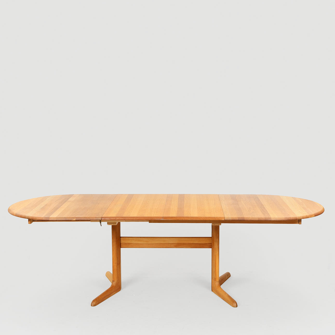 SKOVBY. Oval dining table in solid oak, model SM17. Extendable with two extension leaves. (3).