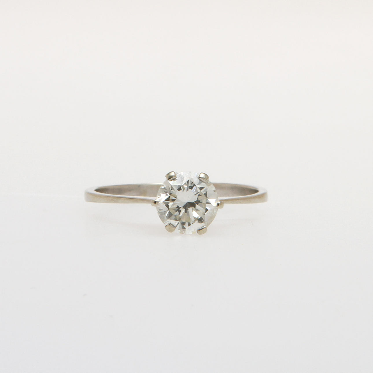 RING, vitguld med diamant, ca 0,80 ct, vikt 1,6 gram.