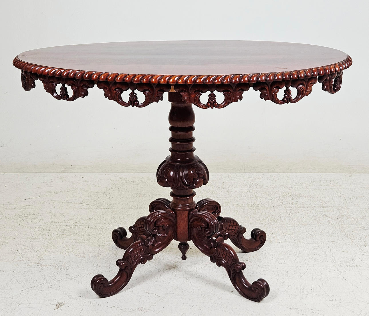 SALON TABLE, Neo-Rococo, late 19th century.