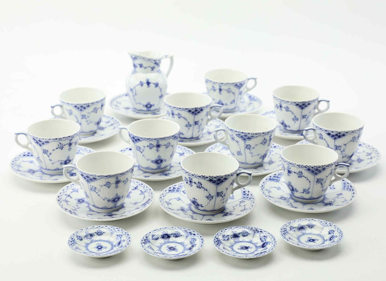 SERVISDELAR, "Musselmalet", porslin, Royal Copenhagen, Danmark
