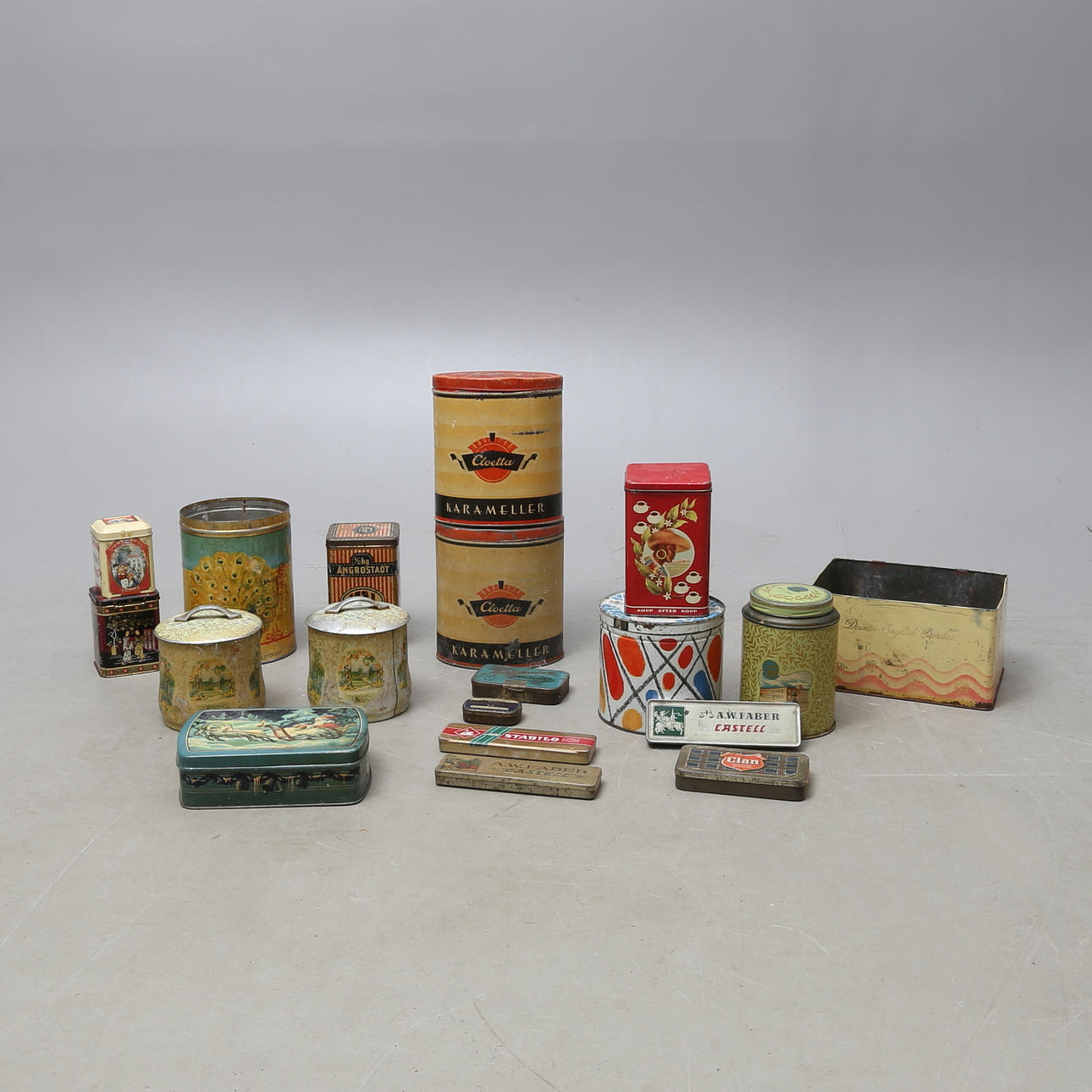 PLÅTBURKAR, 18 st, bla. Marabou, Cloetta och Kärn-Kaffe, 1900-tal.