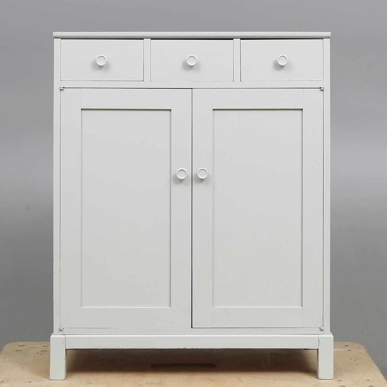 SKÅP, furu, bemålat, 1900-tal.