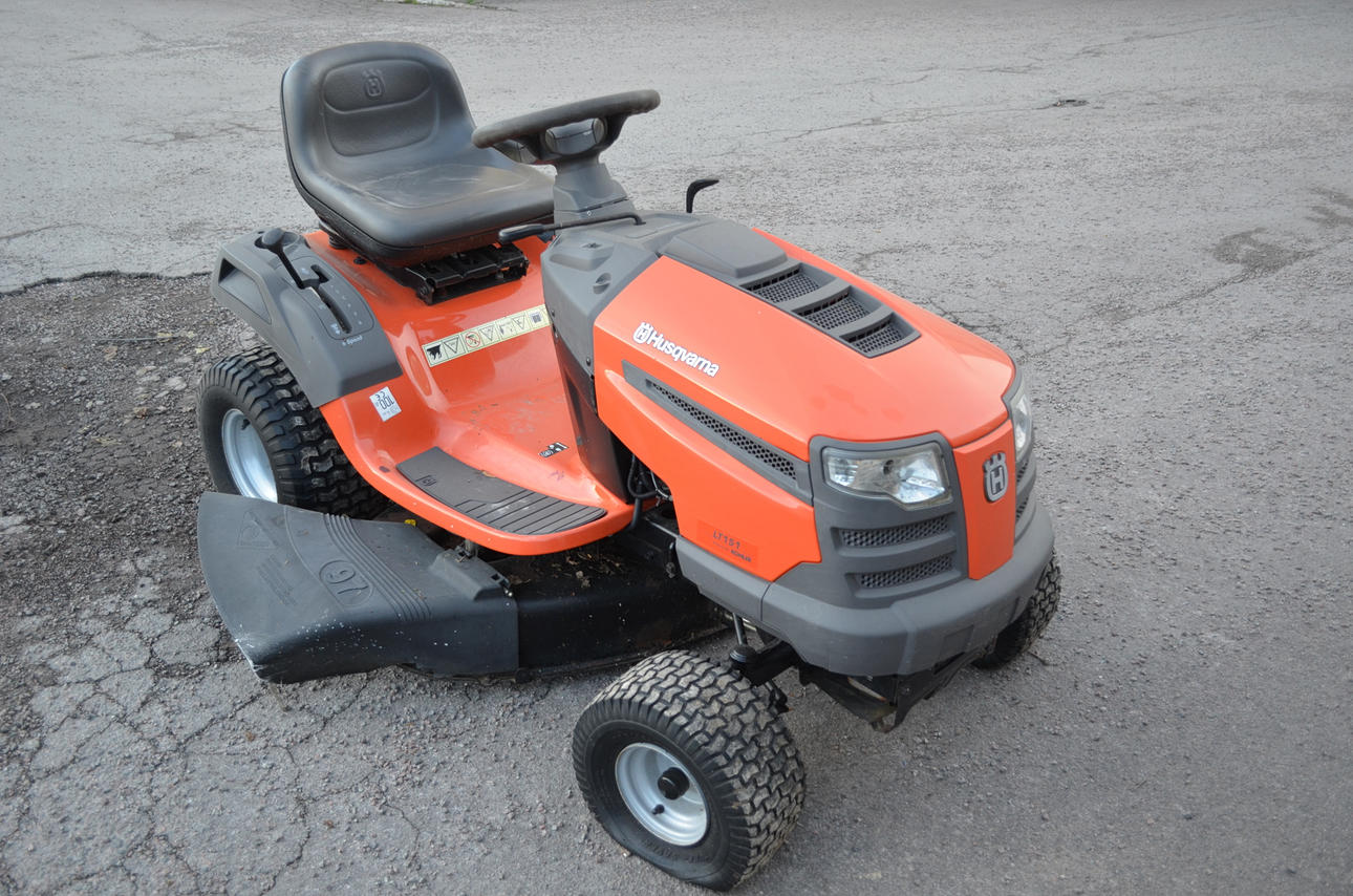 TRAKTOR, LT151, Husqvarna, 2008.