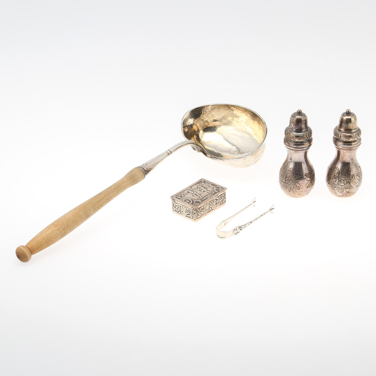 BÅLSLEV, KRYDDRUSKOR, ett par, DOSA samt TÅNG, silver.