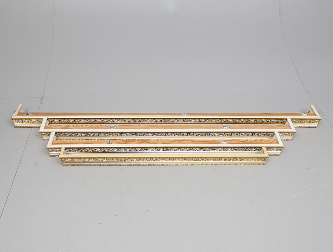 KORNISCHER, 3+1 st, gustaviansk stil, 1900-tal.