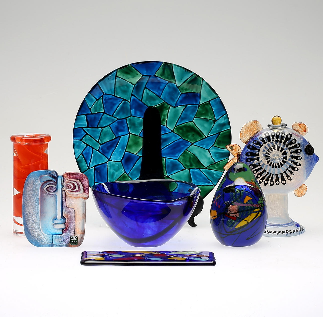 GLASFÖREMÅL, 7 st, 1900-talets andra hälft.