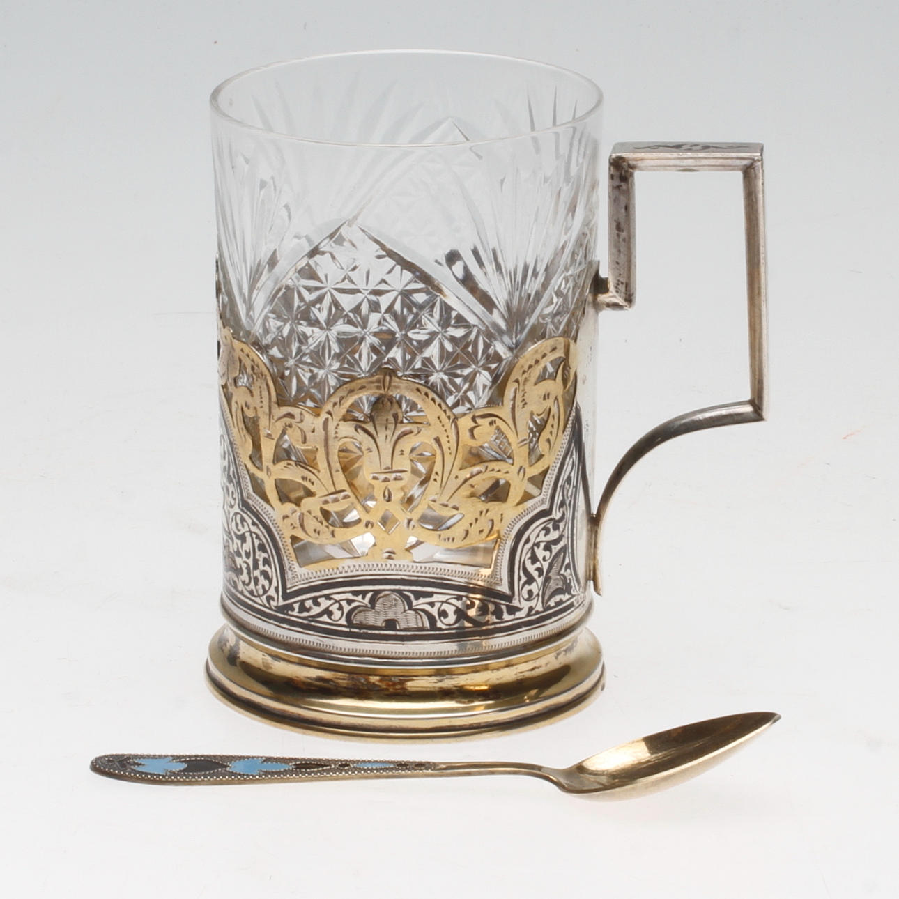 TEGLASHÅLLARE och TESKED, silver, Sovjet, 1900-tal.