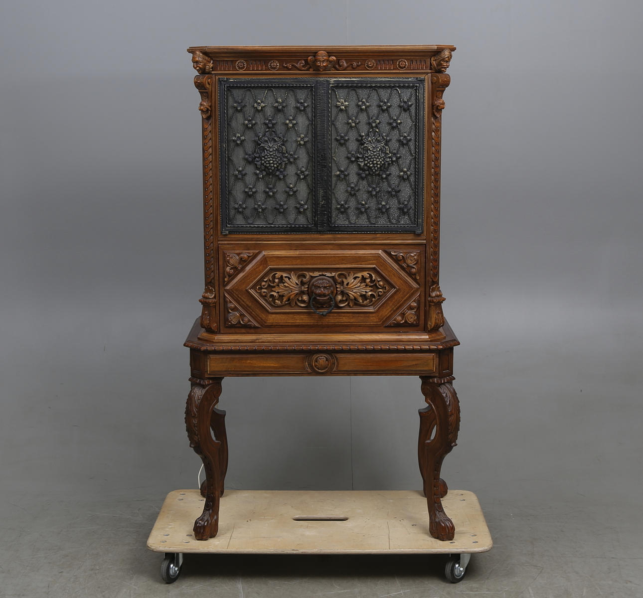 BARSKÅP, renässans-stil, 1900-tal.