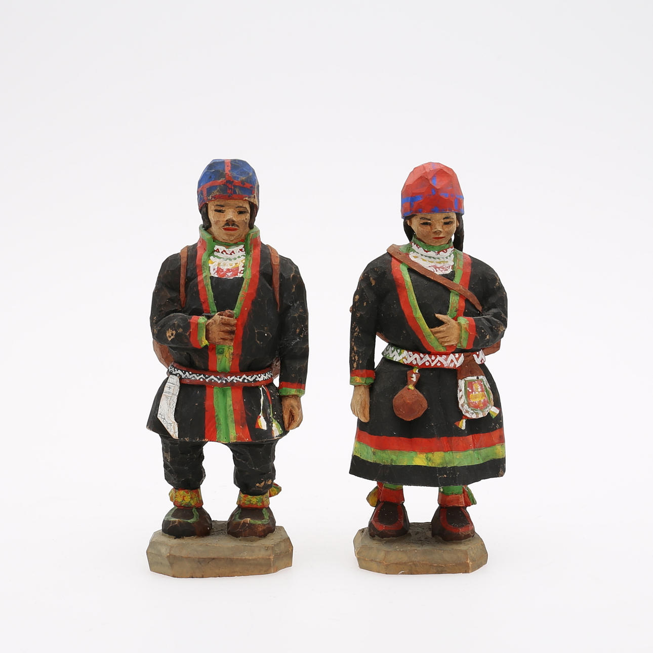 SAMEFIGURER (2), trä, Torborg Lindberg, 1900-tal.