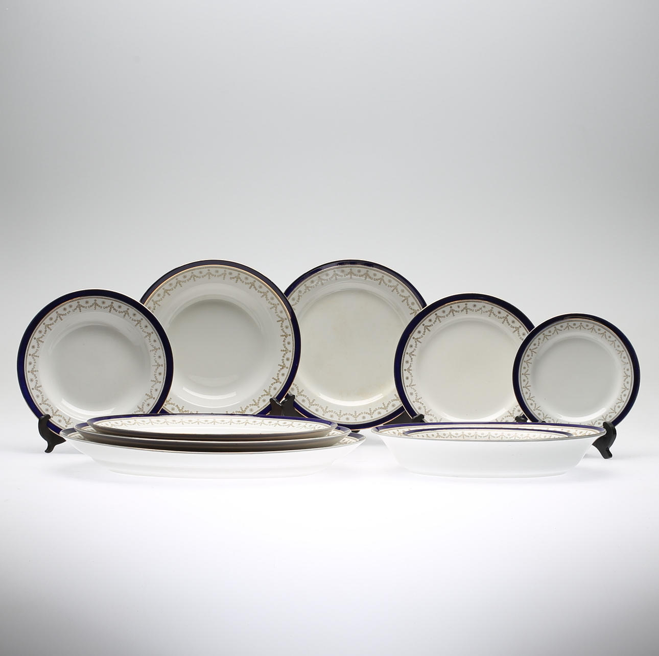 MATSERVIS, 61 delar, opak, Gustafsberg, 1900-talets första hälft.