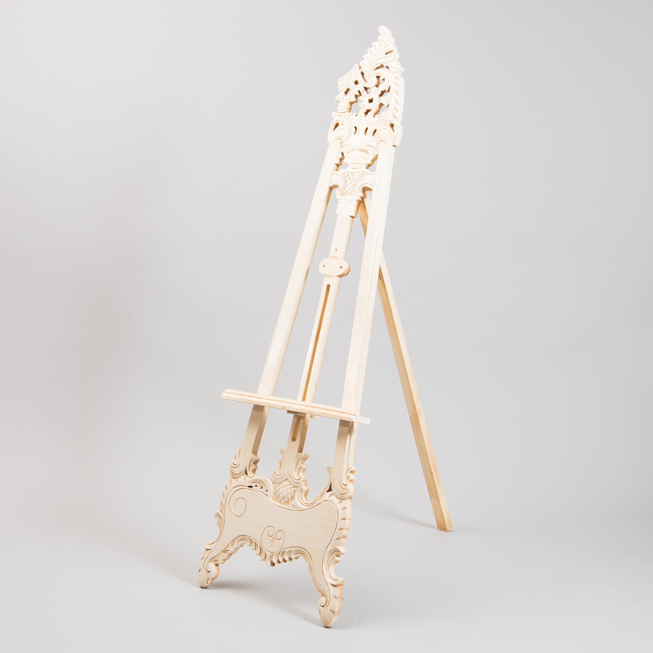 STAFFLI, vitmålat, rokokostil, samtida.