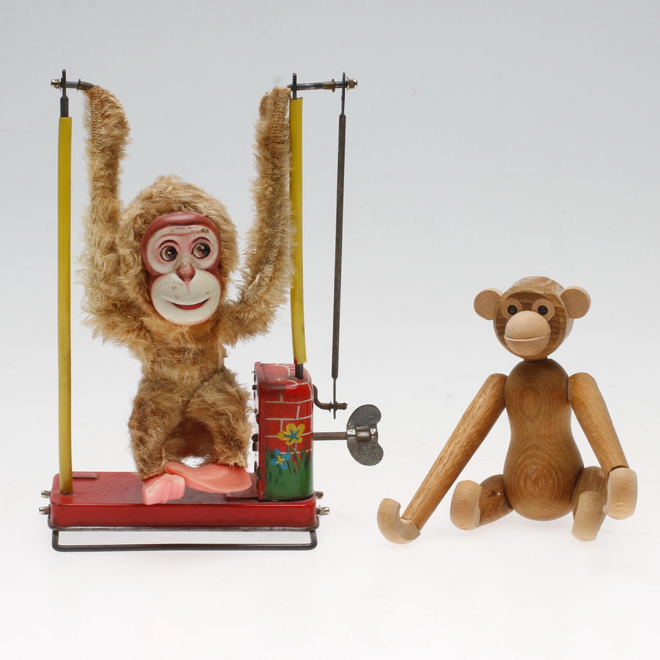 LEKSAKSAPA, Japan samt APA, trä.