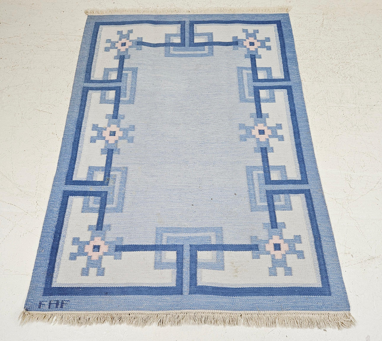 CARPET, Röllakan, signed FAF, approx. 195x139 cm.