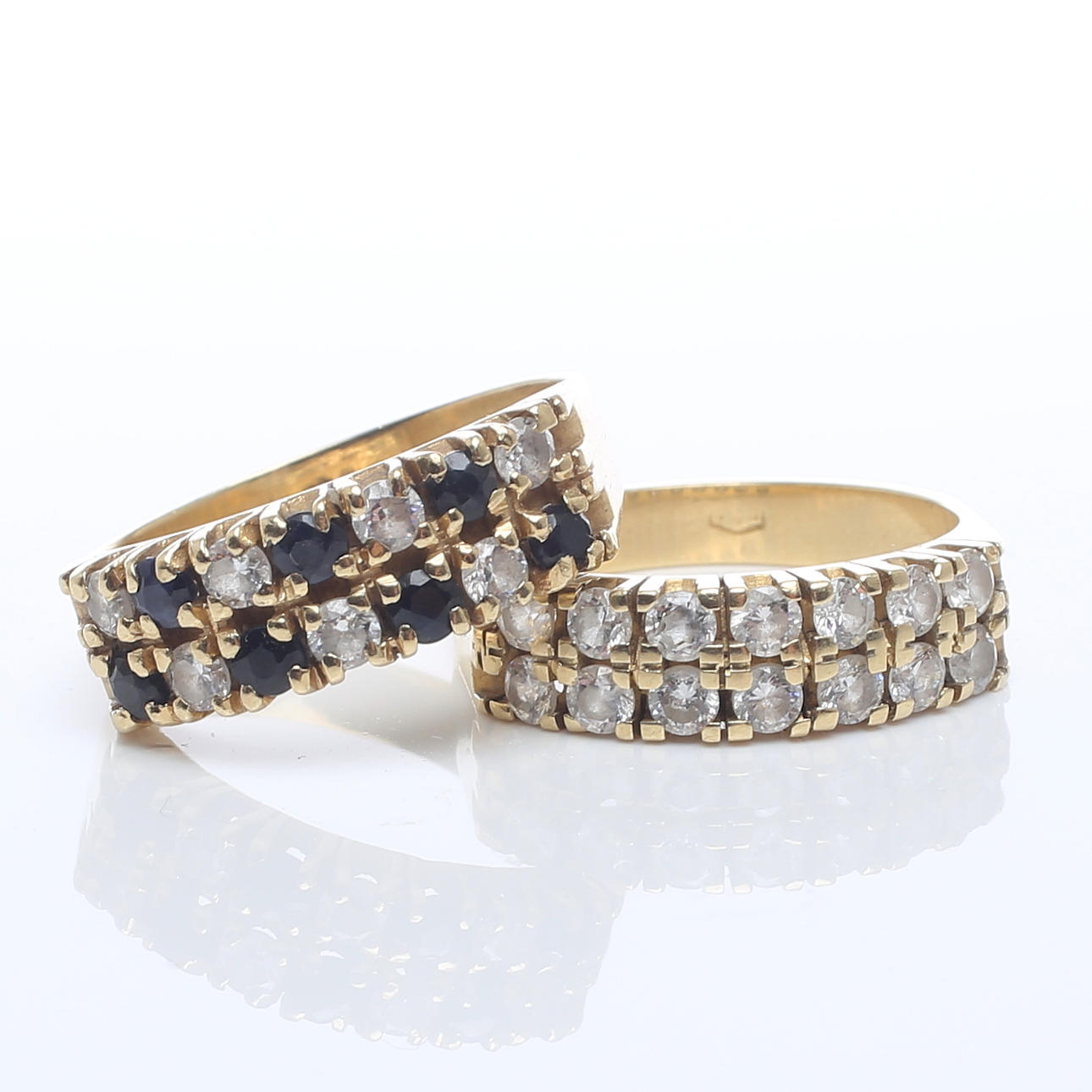 RINGAR, 2 st, 14k guld med blå stenar samt imiterade vita stenar, delvis stämplad Israel, 1900-tal.