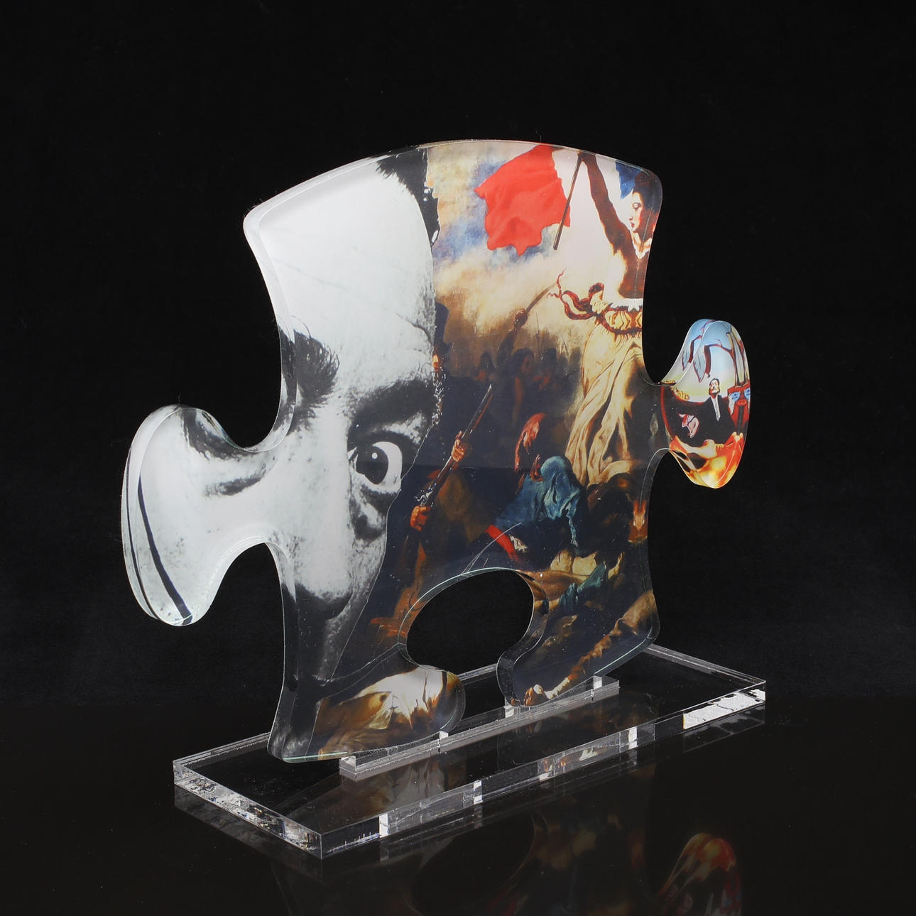 K C J-SON. Dali, plexiglas nr 8/30, signerad.