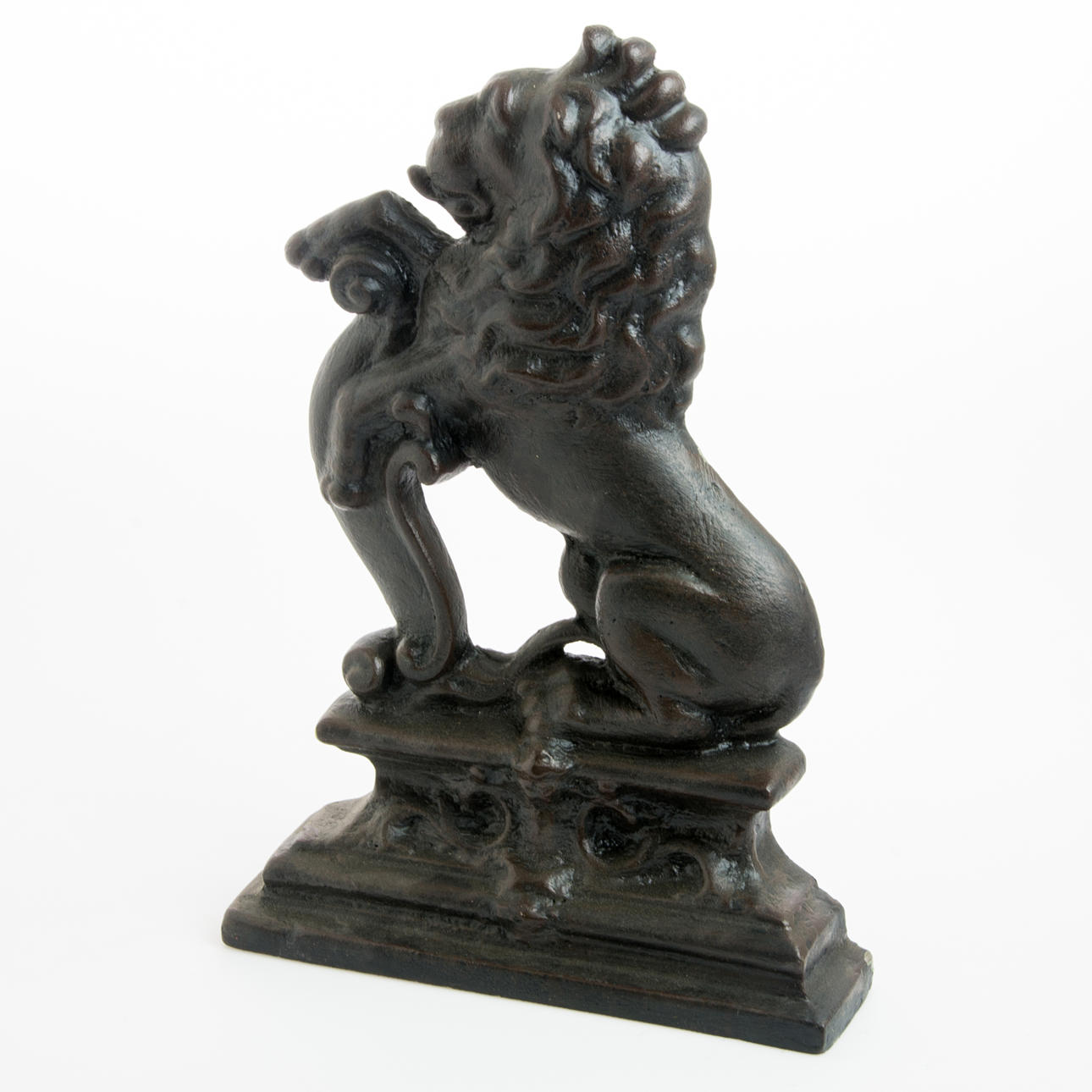 DÖRRSTOPP i form av lejon, svartmålad gjutjärn, samtida.