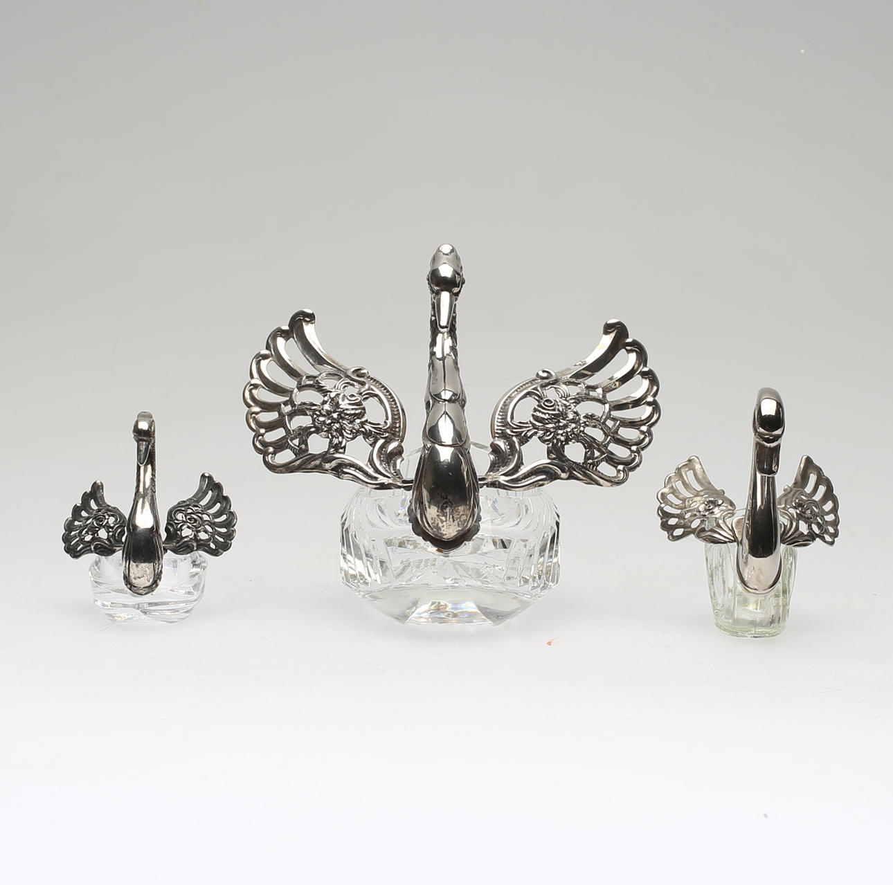 BORDSUPPSATS, 3 delar, silver / nysilver samt glas, 1900-tal.
