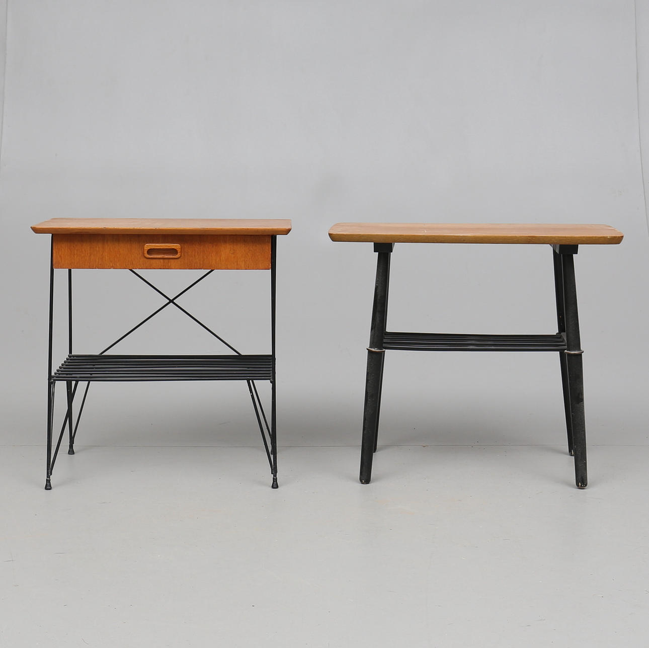 SÄNGBORD, 2 st, 1900-talets mitt.