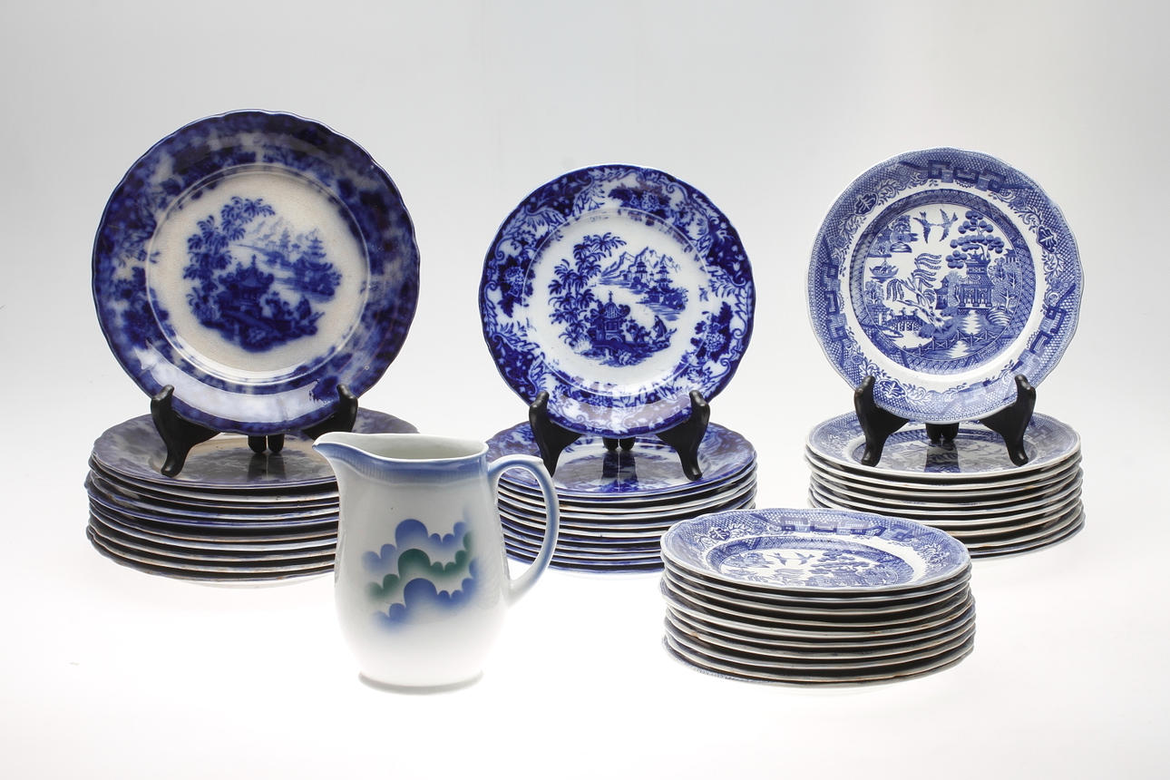 SERVISDELAR, 45 delar, flintgods, Rörstrand och Arabia.