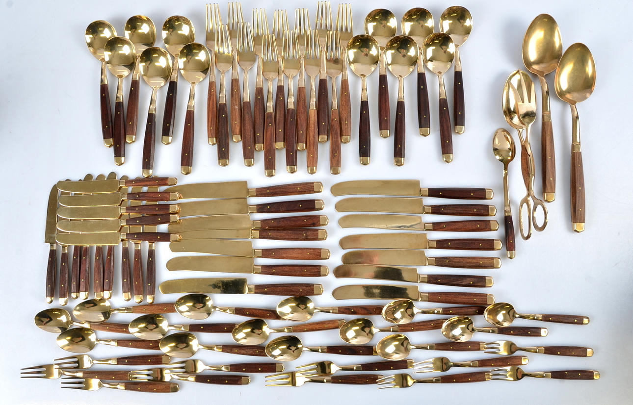 BESTICK, 82 delar, trä och mässing, 1900-talets andra hälft.