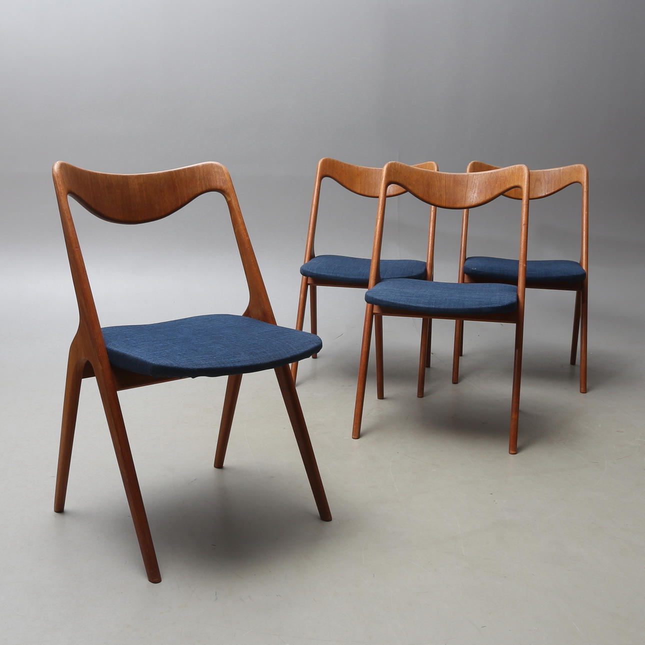 STOLAR, 4 st, Albin Johansson & Söner, Hyssna, 1900-talets mitt.