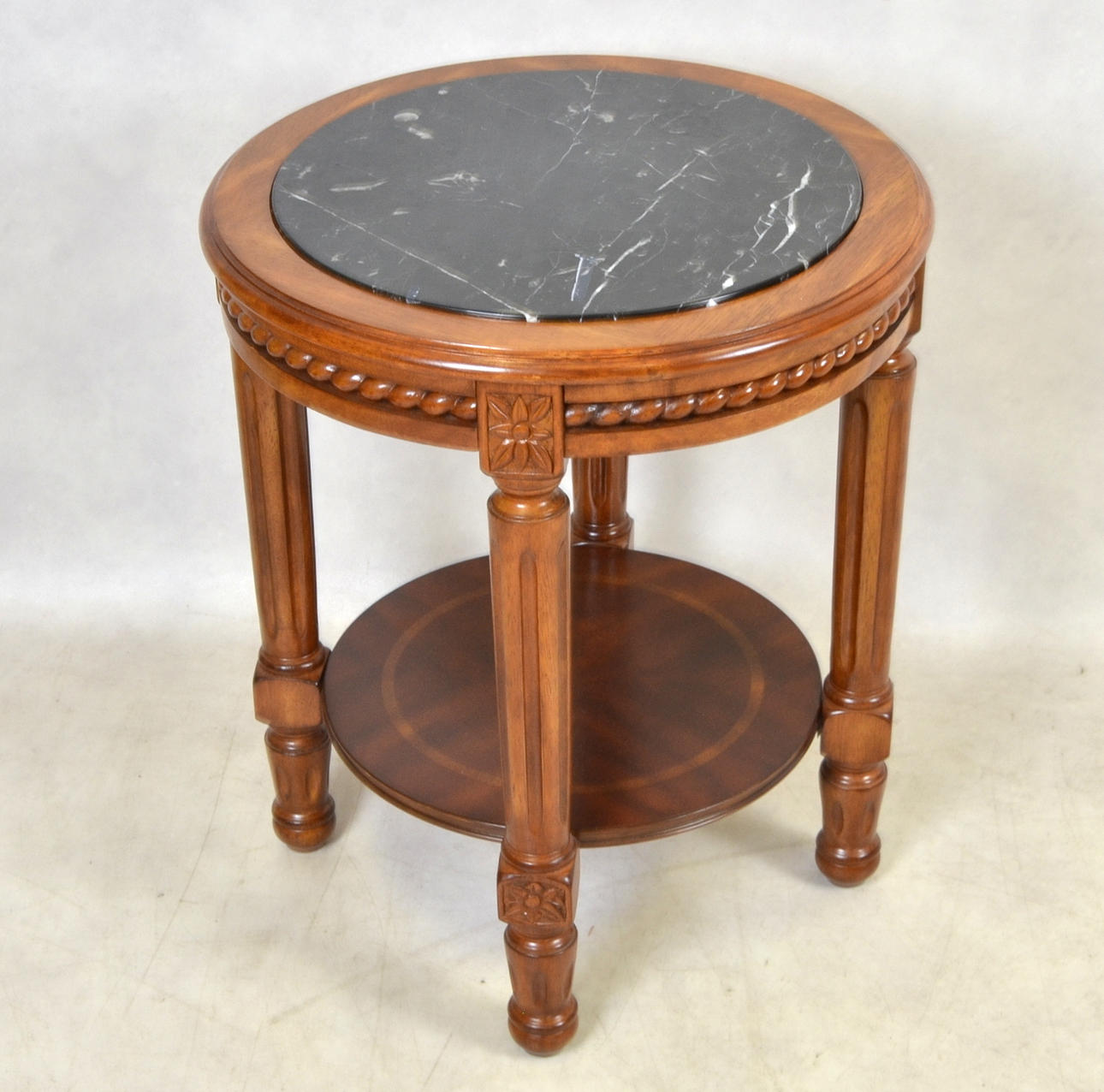 BORD, runt, med marmorskiva, 1900-talets andra hälft.