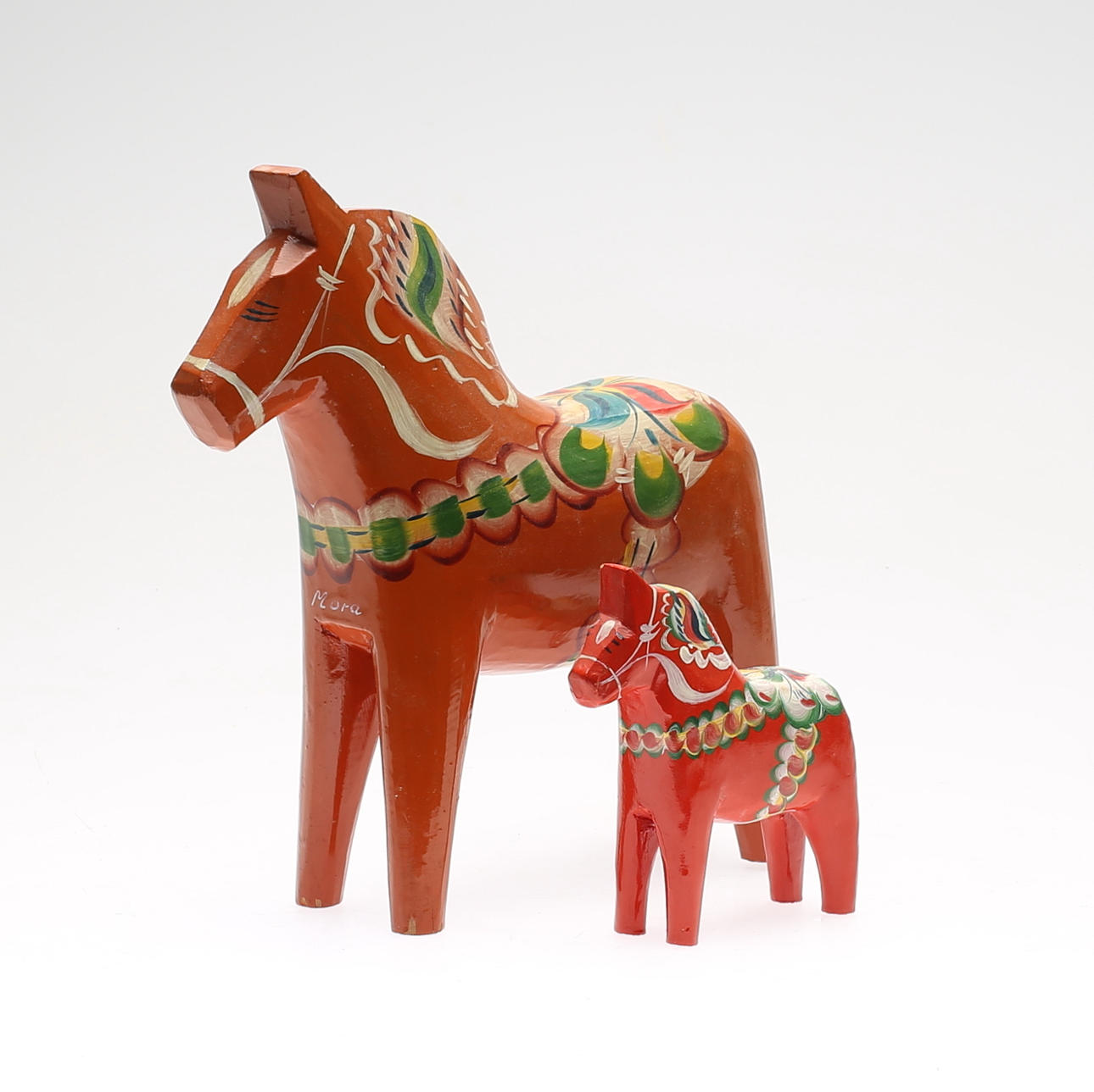 DALAHÄSTAR, 2 st, trä, 1900-tal.