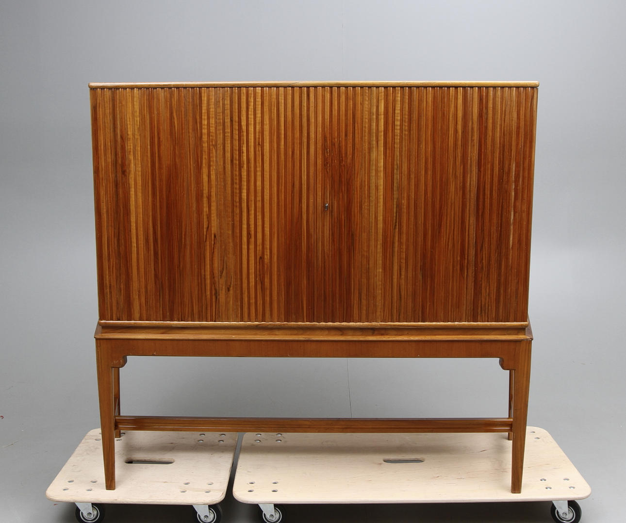 SKÅP, John Kärnhagen, Stockholm, 1940/50-tal.