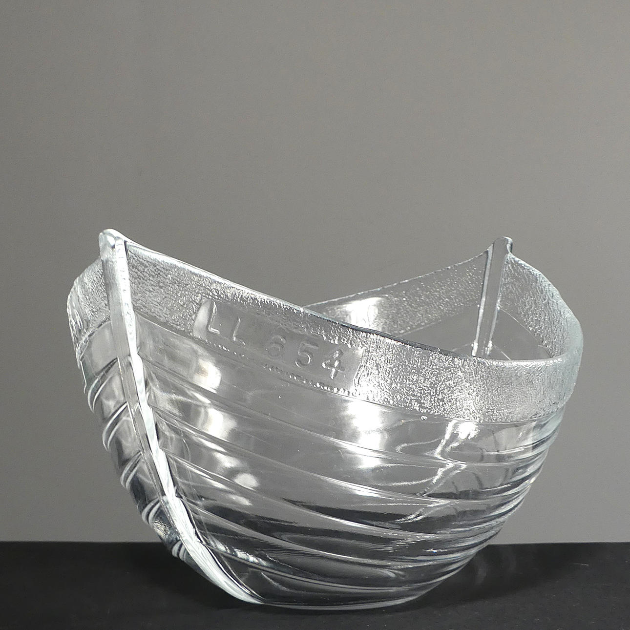 PAUL ISLING. GLASDELAR, "Bohus", 7 st, räkbåtar + fat, Nybro Glasbruk.