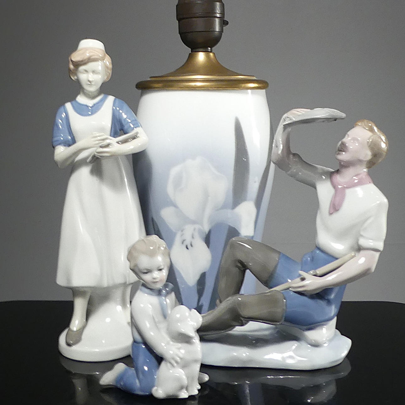 FIGURINER OCH LAMPA, underglasyr.