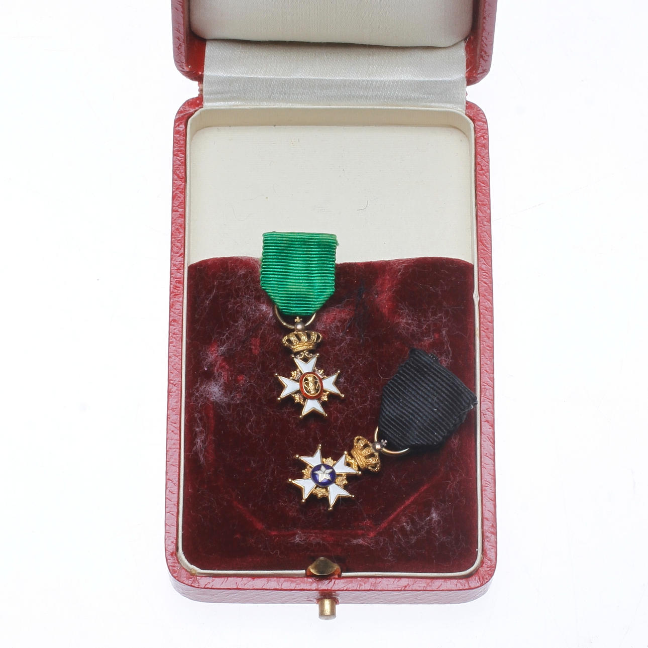 MEDALJER, 2 st, miniatyrsordnar, guld.