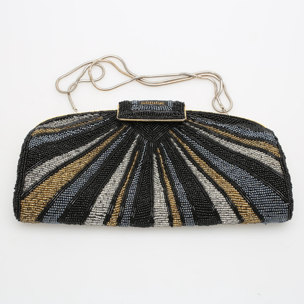 AFTONVÄSKA med pärlbroderi.