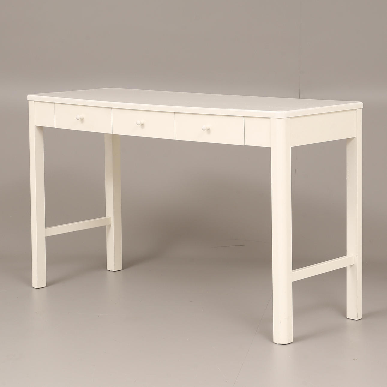 SMINKBORD, vitmålat.